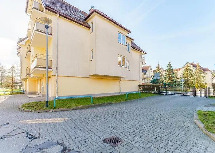 Klonowa Przy Morzu Z Garażem Kołobrzeg